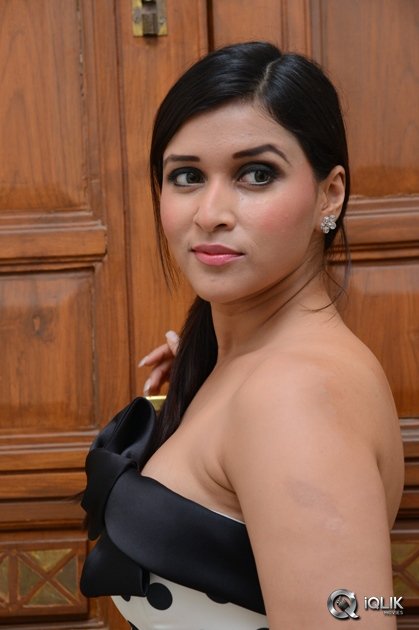 Mannara-Chopra-at-Jakkanna-Movie-Audio-Launch